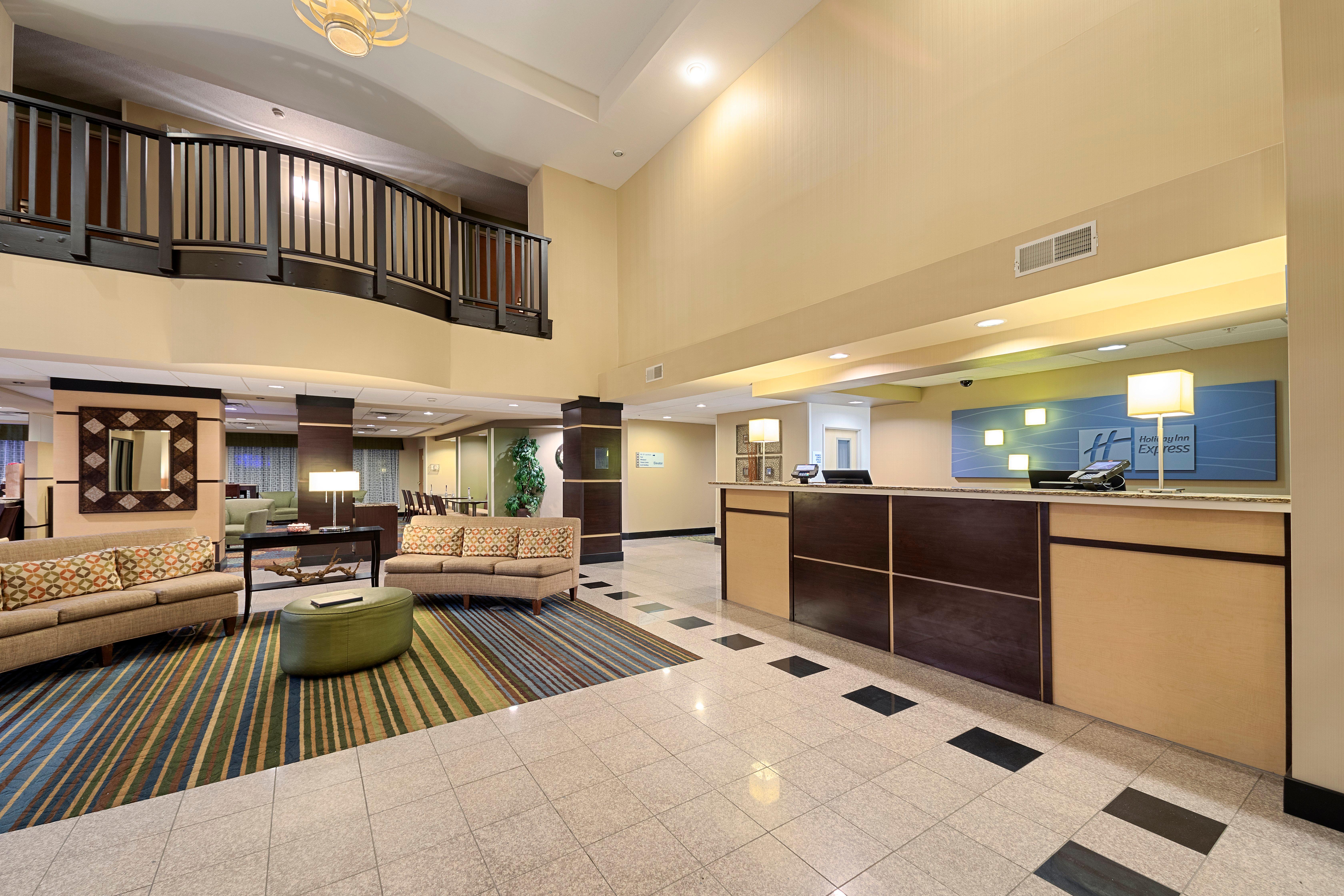 Holiday Inn Express Bloomington West By Ihg Exterior photo