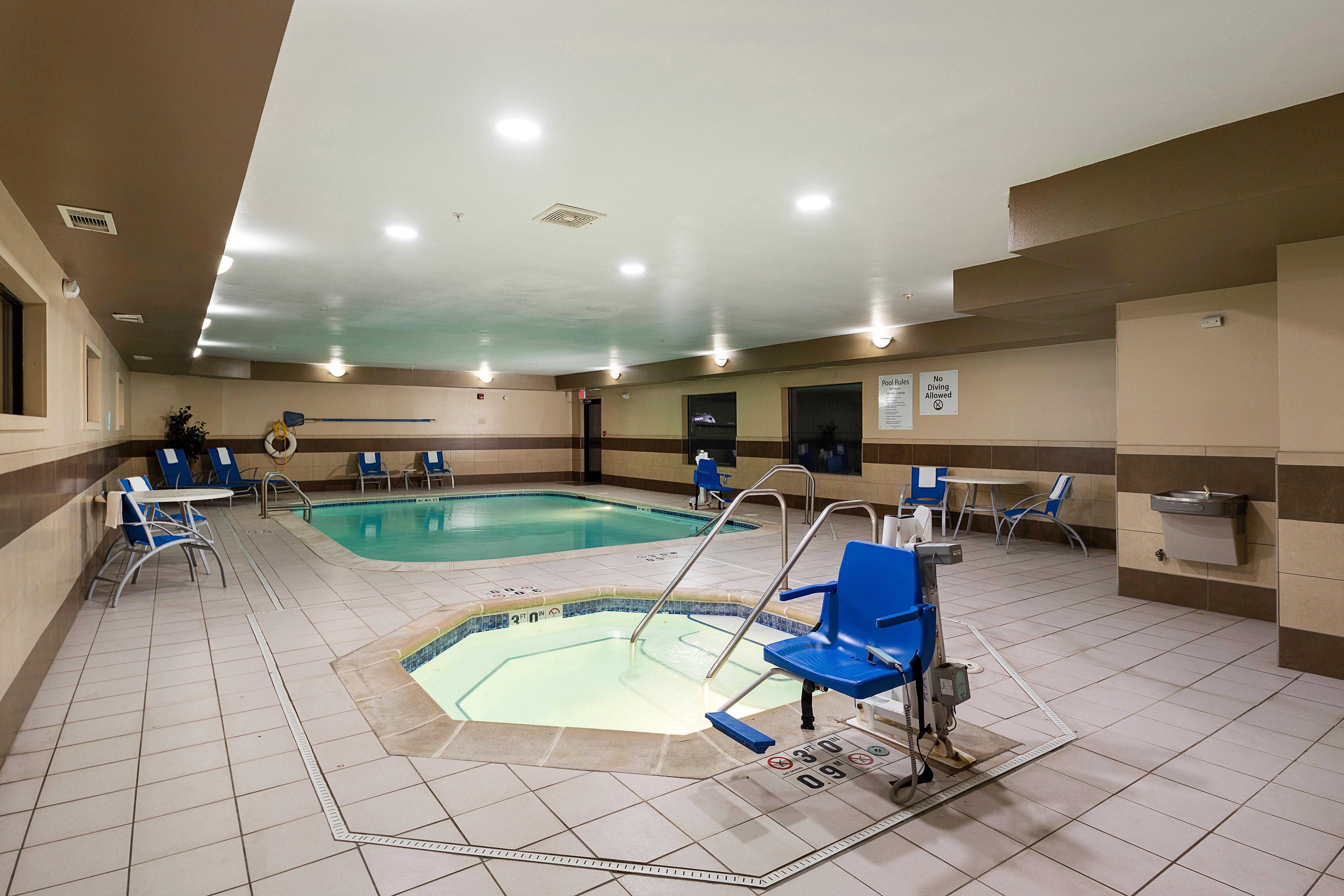 Holiday Inn Express Bloomington West By Ihg Exterior photo