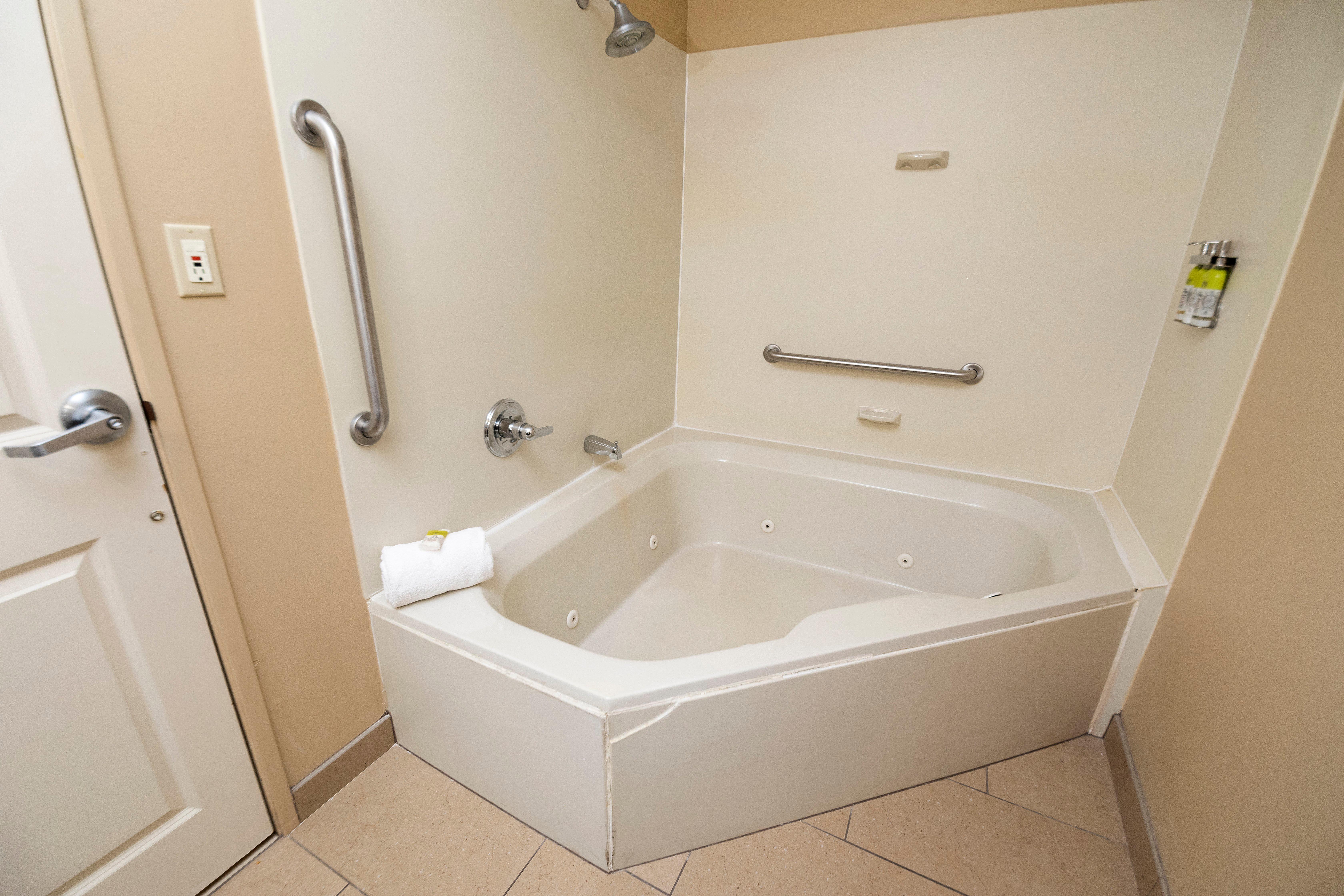Holiday Inn Express Bloomington West By Ihg Exterior photo