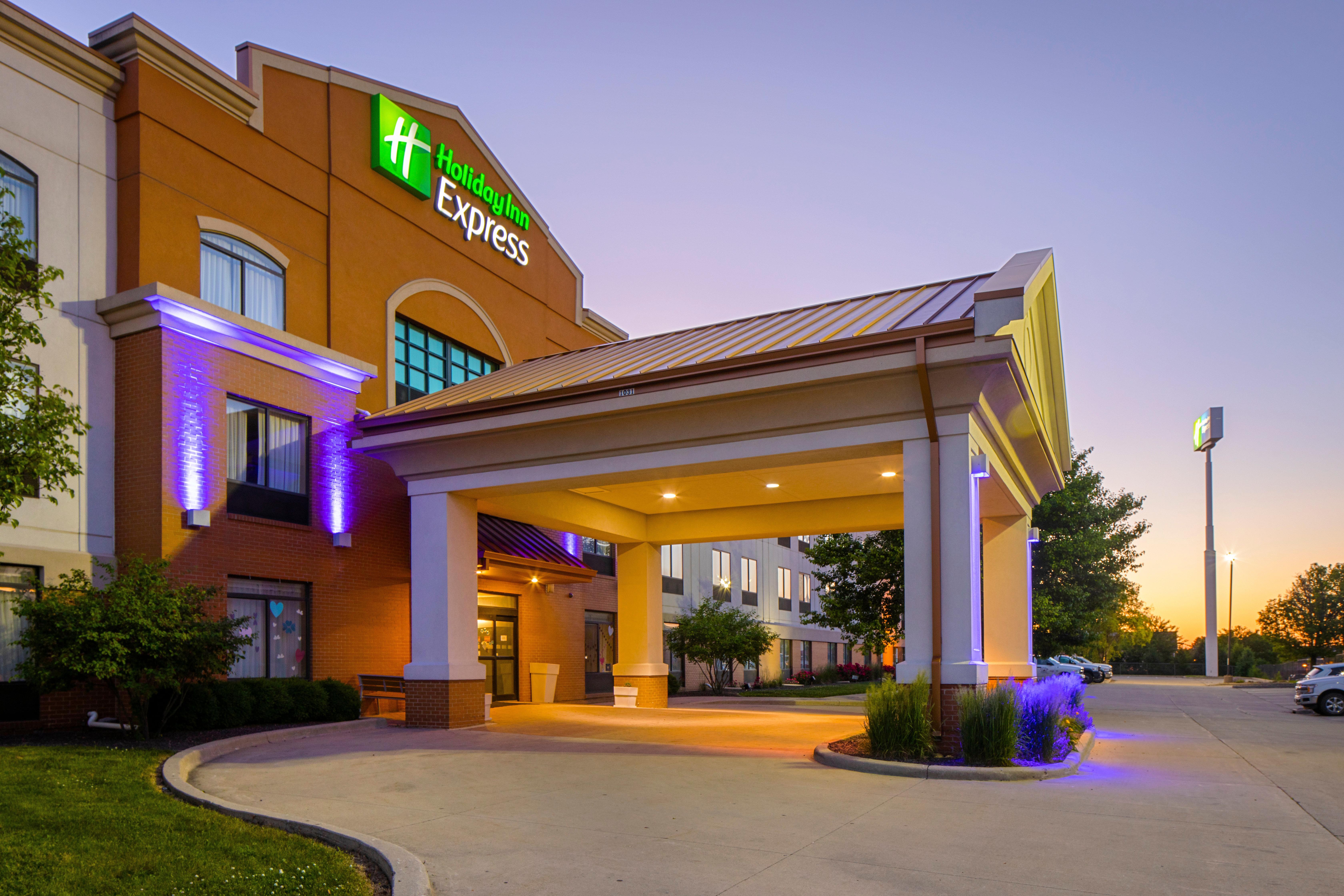 Holiday Inn Express Bloomington West By Ihg Exterior photo