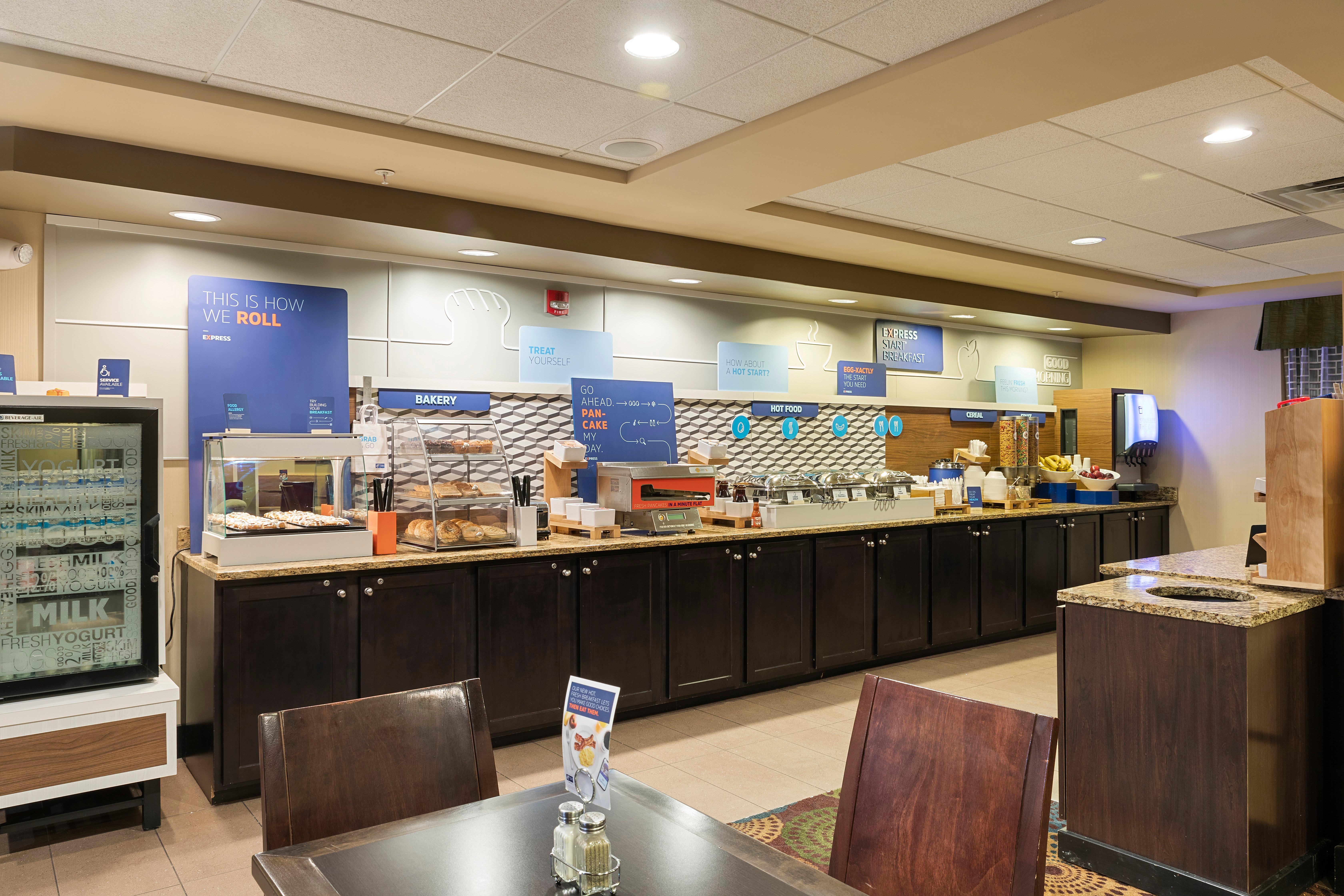 Holiday Inn Express Bloomington West By Ihg Exterior photo