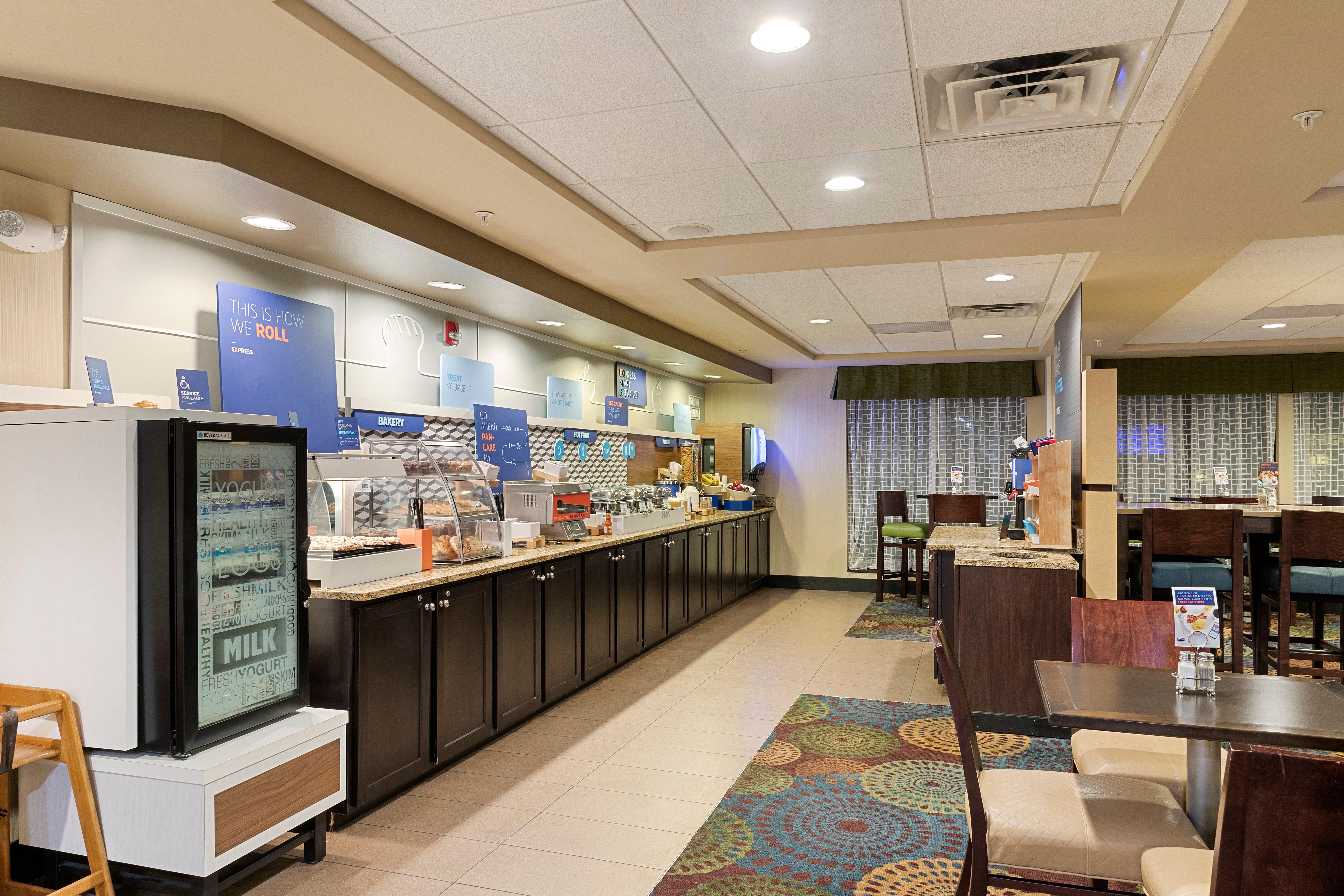 Holiday Inn Express Bloomington West By Ihg Exterior photo