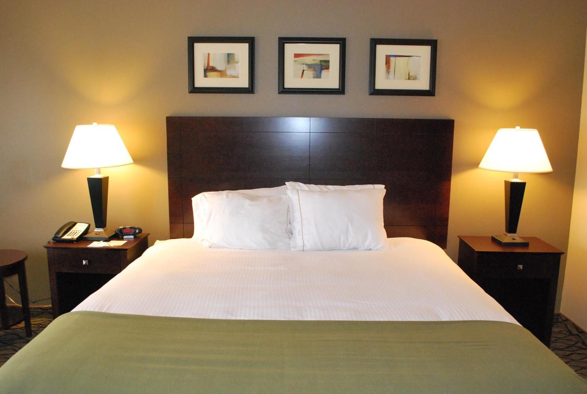 Holiday Inn Express Bloomington West By Ihg Exterior photo