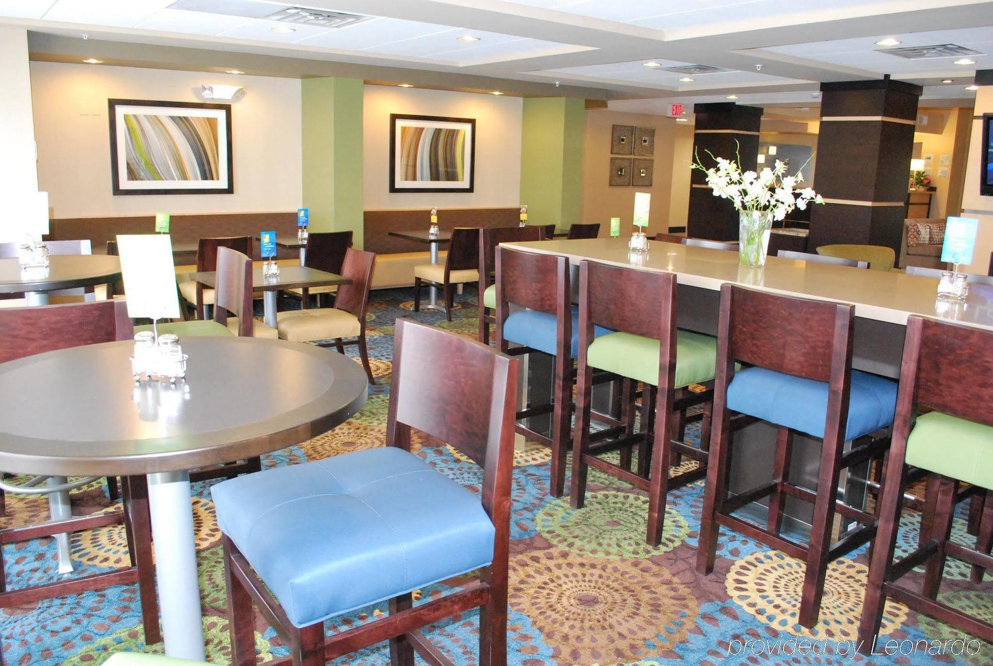 Holiday Inn Express Bloomington West By Ihg Restaurant photo